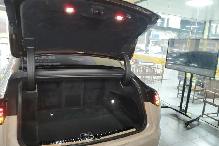 Used Hima S800 2025 Model, Range-Extended Starlight Executive Edition, 4 Seats