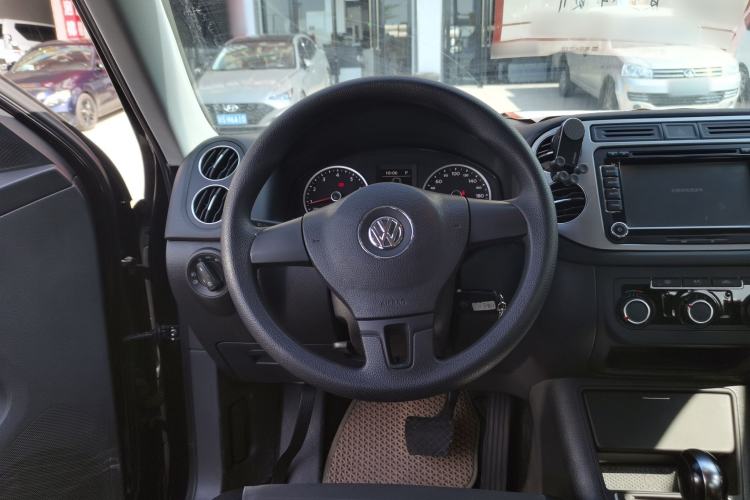 Used Volkswagen Tiguan L 2015 1.8TSI Automatic Two-Wheel Drive Trend Edition
