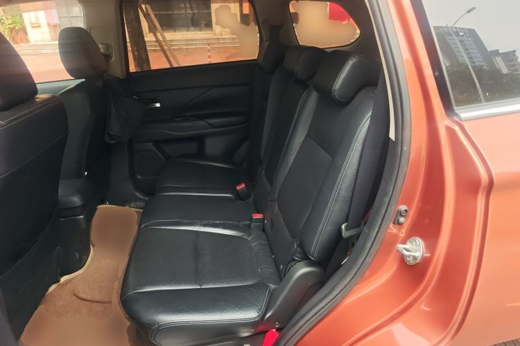 Used Mitsubishi Outlander 2013 2.4L Four-Wheel Drive Luxury Navigation Version 7 Seats
