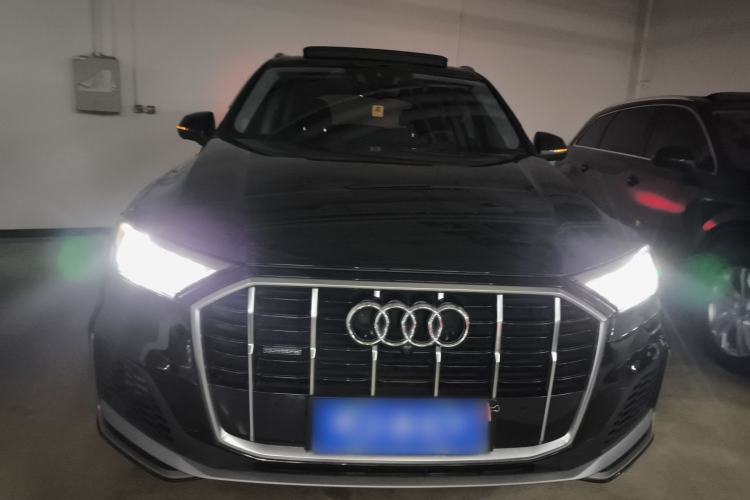 Used Audi Q7 2022 55 TFSI quattro S line Sport model
