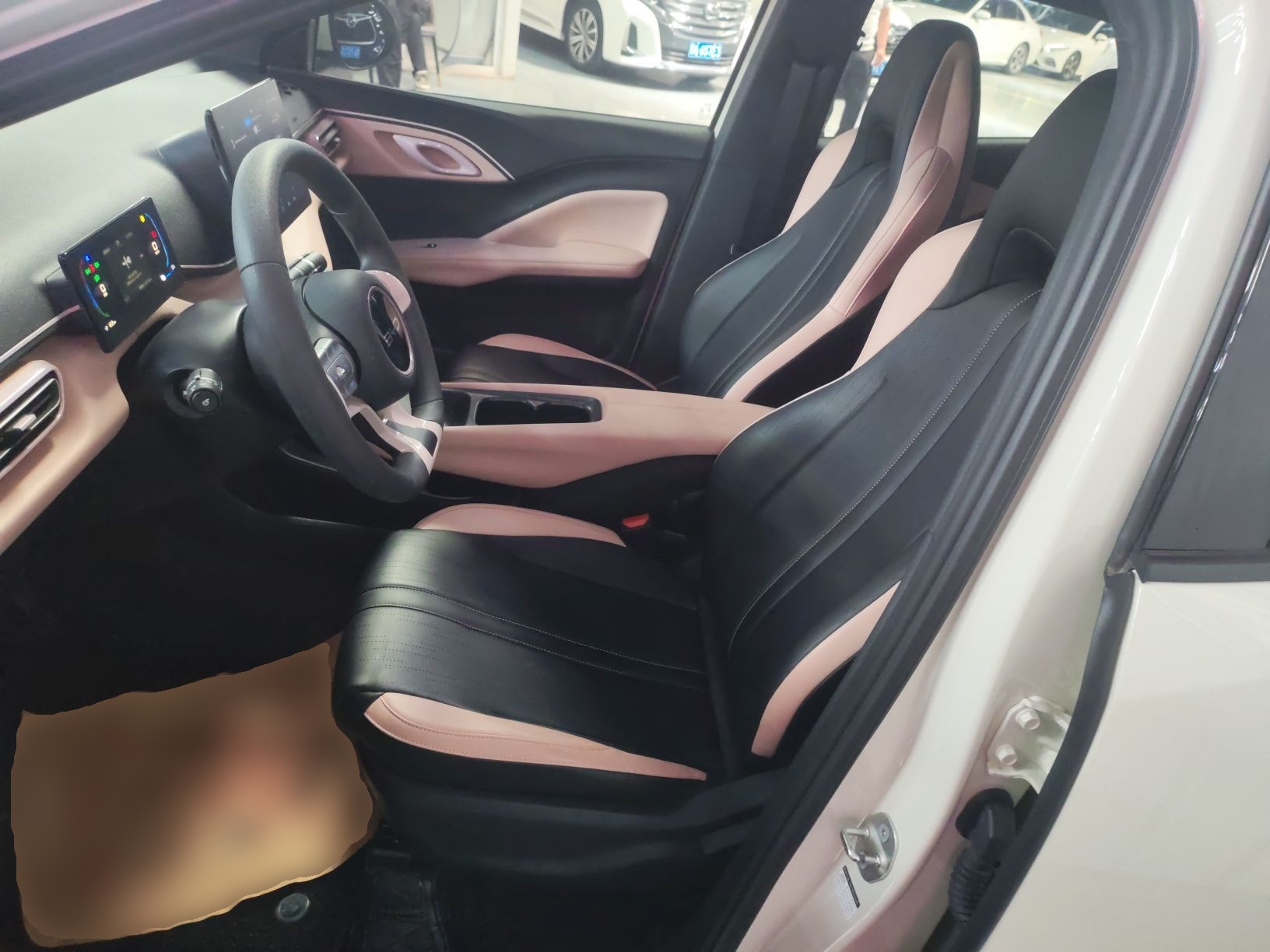 Переднее сиденье в автомобиле