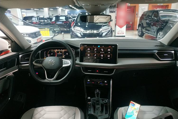 Used Volkswagen Tayron 2024 300TSI Two-Wheel-Drive Luxury Plus Advanced Version Center Console