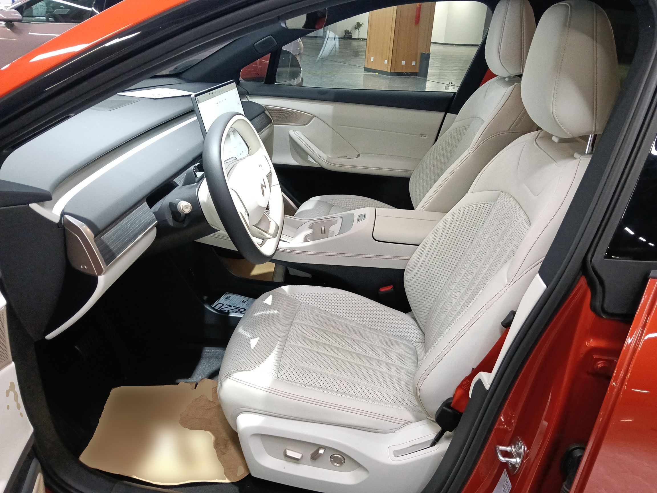 المقاعد الأمامية داخل السيارة