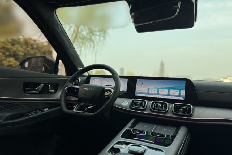 Used Chery Tiggo 9 2025 2.0T Dual-Clutch Two-Wheel Drive Luxury Edition 5 Seats