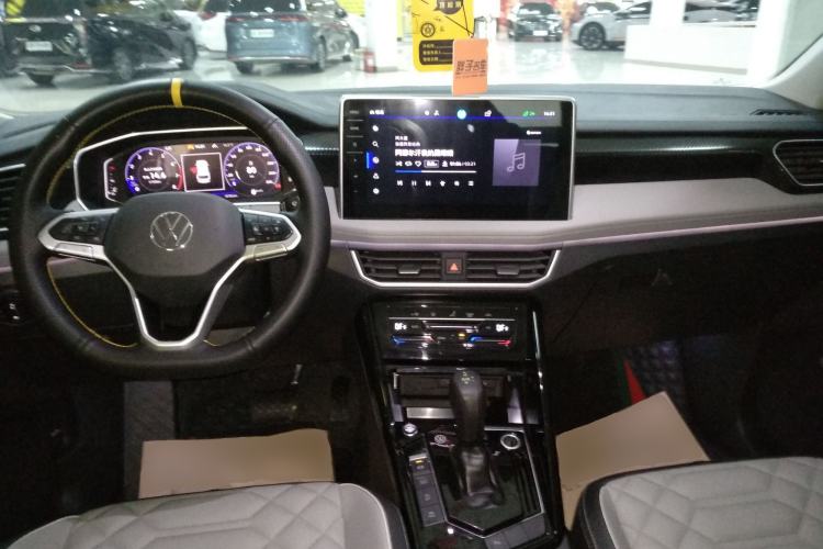 Used Volkswagen Tayron 2023 330TSI Two-Wheel-Drive Luxury Plus Advanced Version Center Console