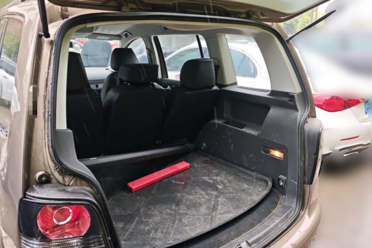 Used Volkswagen Touran 2015 1.4T Manual Fashion Edition 5-Seater Trunk