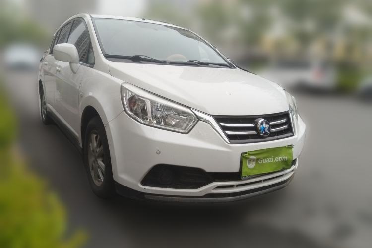 Used Venucia R50 2015 1.6L Automatic Fashion Edition Front Right 45 Deg