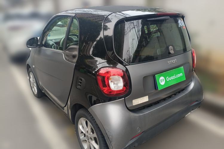 Used smart fortwo 2015 1.0L 52 kW hardtop Dynamic version