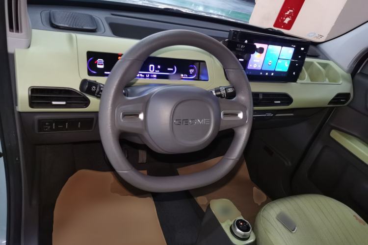 Used Geely Galaxy Panda 2023 Panda Mini 200km Endurance Bear
