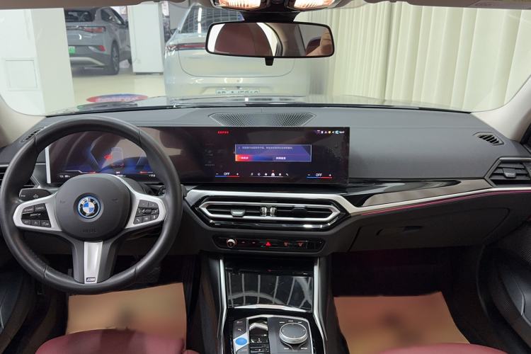 Used BMW i3 2024 eDrive 35 L Center Console