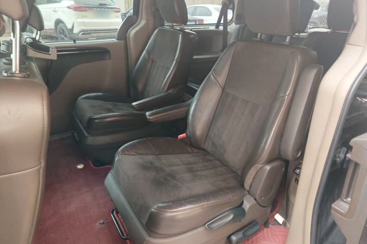 Used Chrysler Grand Voyager 2013 3.6L Luxury Edition Left Rear Seat