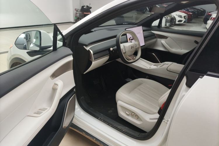 Used ONVO L60 2024 60 kWh Rear-Drive Version
