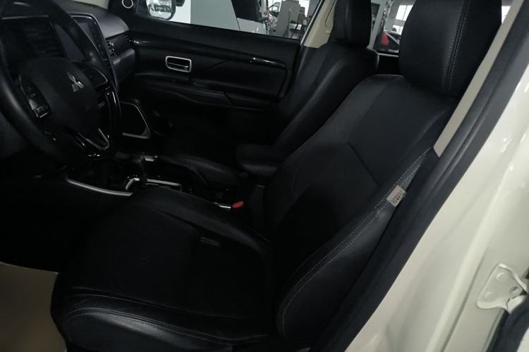 Used Mitsubishi Outlander 2018 2.0L Two-Wheel-Drive Jiale Edition 7-Seater