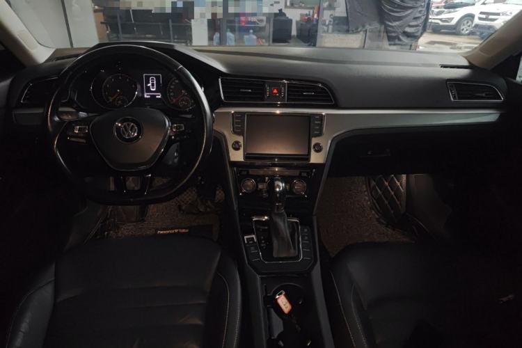 Used Volkswagen Lamando 2018 280TSI DSG Comfort Edition Center Console