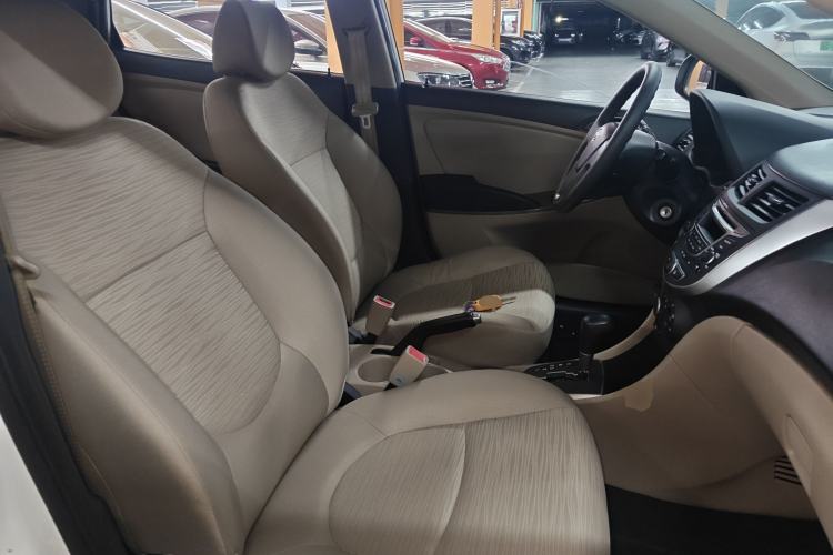 Used Hyundai Verna (older generation) 2014 1.4L Automatic Smart GLS Right Front Seat