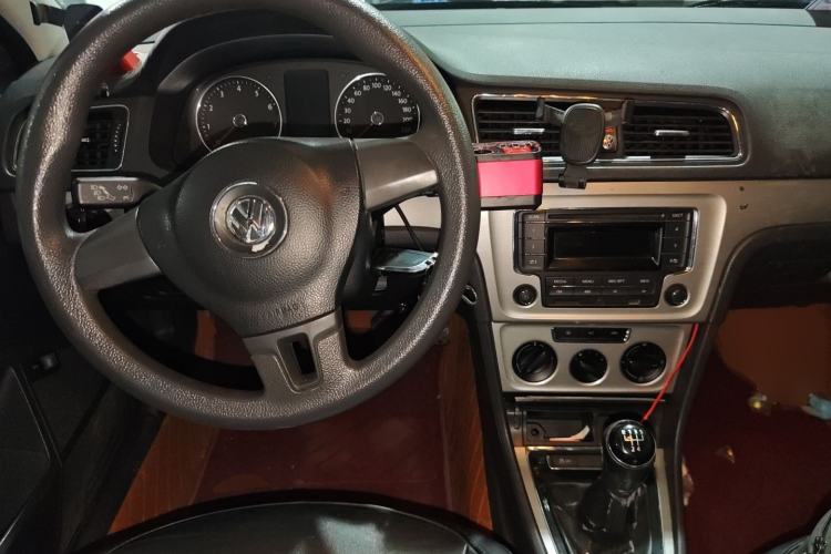 Used Volkswagen Lavida 2013 Revised Classic 1.6L Manual Fashion Edition
