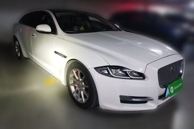 Used Jaguar XJ 2016 XJL 2.0T Two-Wheel-Drive Elegant Business Edition Front Right 45 Deg