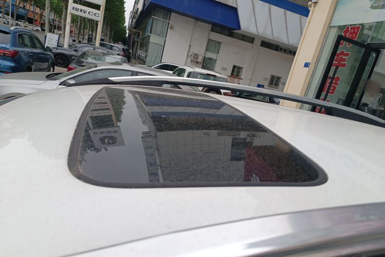 Used Honda CR-V 2015 2.0L two-wheel drive Fashion Edition Roof