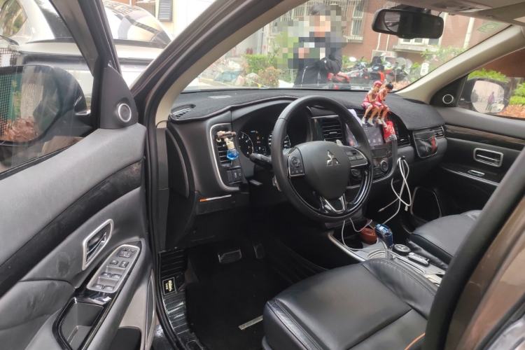 Used Mitsubishi Outlander 2019 2.4L 4x4 Zhi Xiang Edition 7 Seats China V Emission Standard Driver Seat