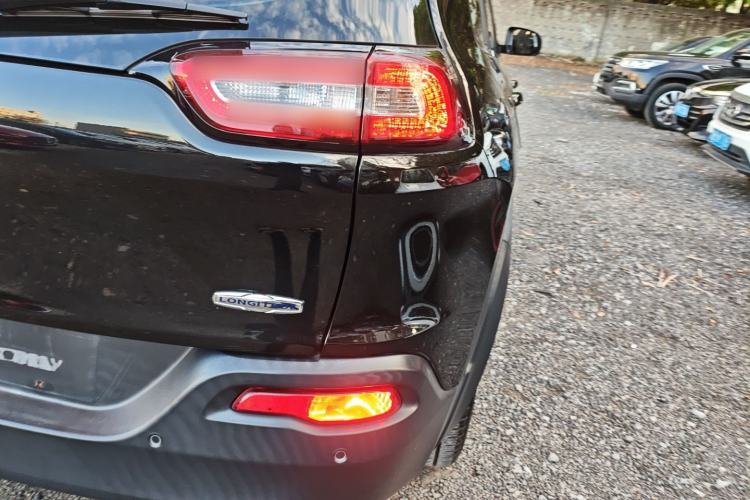 Used Jeep Cherokee 2016 2.4L Professional Smart Version
