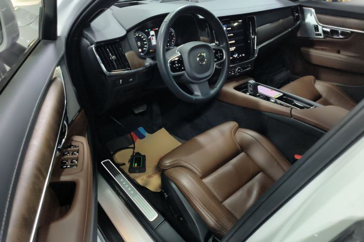 Used Volvo V90 2021 Cross Country B5 AWD Prestige Edition
