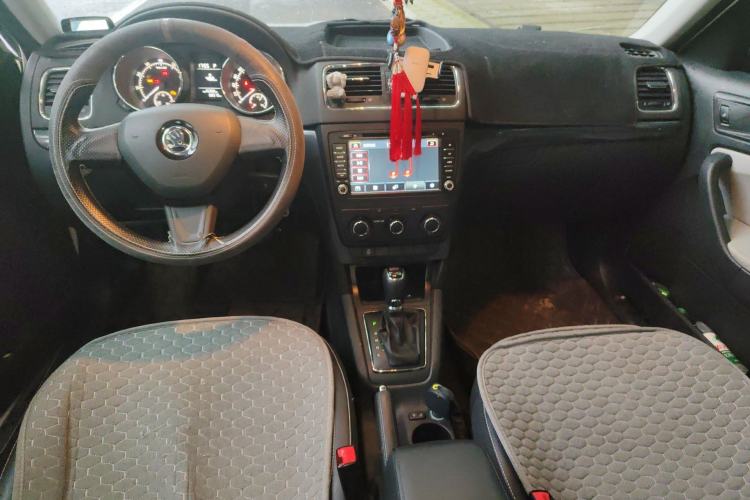 Used Skoda Yeti 2016 1.4TSI DSG Advanced Edition Center Console