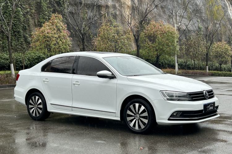 Used Volkswagen Sagitar 2017 180TSI Automatic Luxury Edition