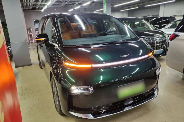 Used Geely Galaxy LEVC L380 2024 140-Degree 6-Seater All-Wheel-Drive Ultra