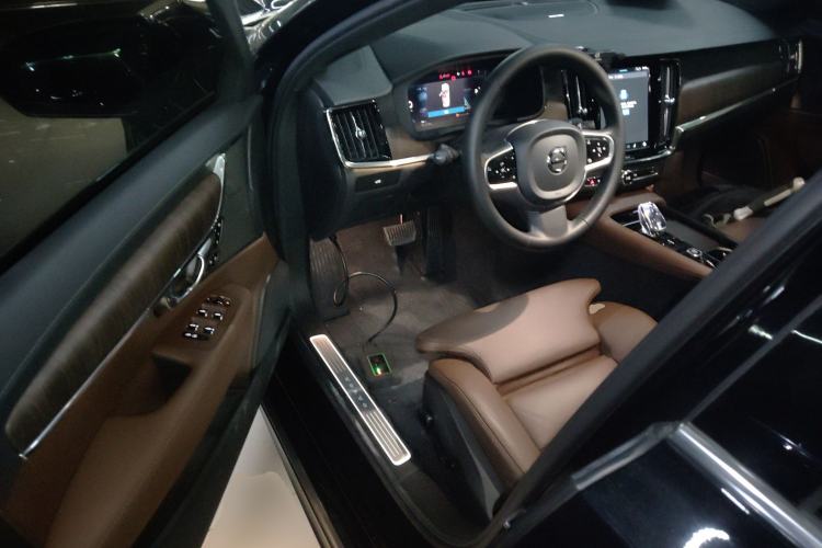 Used Volvo S90 2025 B5 Zhiyuan Luxury Edition
