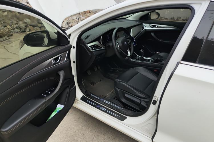 Used CHANGAN Eado 2019 High-Energy Edition 1.6L GDI Manual Pioneer Model China VI Standard
