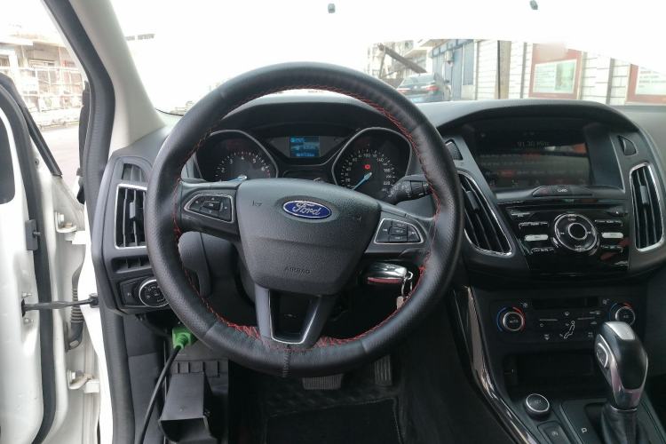 Used Ford Focus 2015 Hatchback EcoBoost 125 Automatic Supreme Style Edition