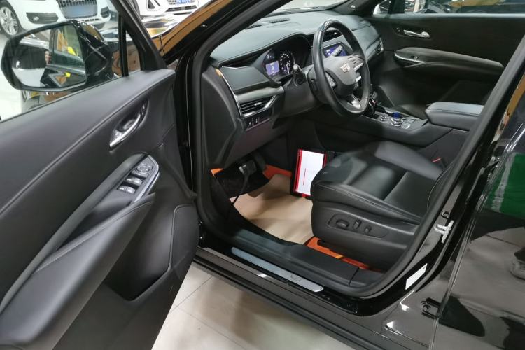 Used Cadillac XT4 2023 28T Two-Wheel-Drive Luxury Version
