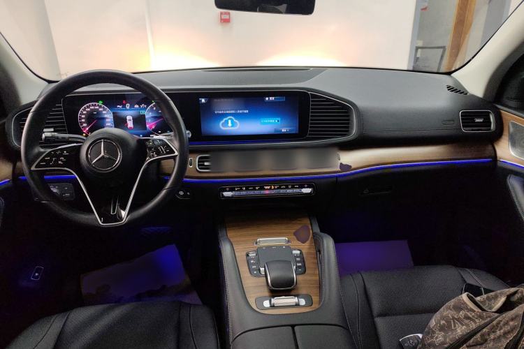 Used Mercedes-Benz GLE 2024 GLE 450 4MATIC Stylish Model Center Console