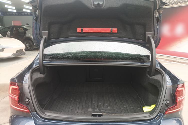 Used Volvo S60 New Energy 2022 T8 eDrive Hybrid All-Wheel Drive Smart Luxury Edition Trunk