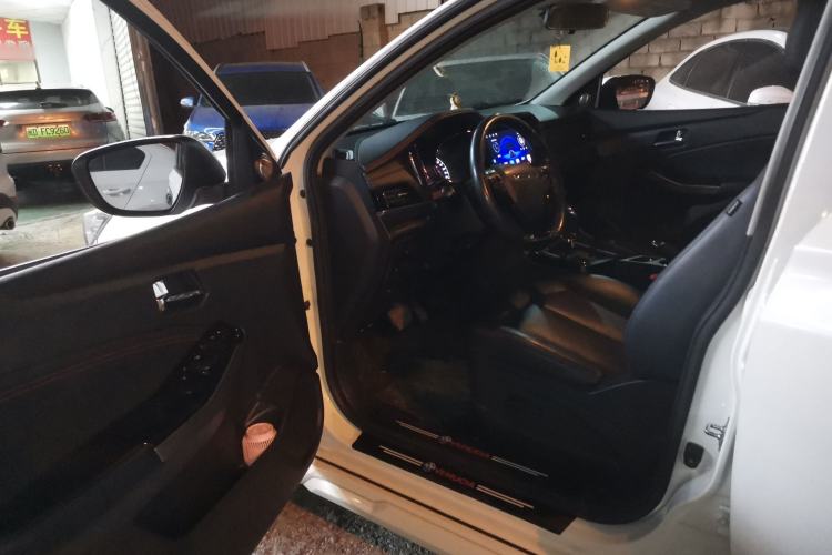 Used Venucia T70 2018 2.0L CVT Smart Enjoyment Version