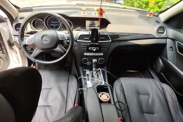 Used Mercedes-Benz C-Class 2011 C 200 CGI Fashion Model Center Console