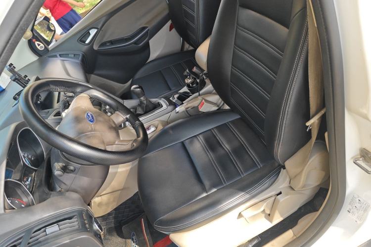 Used Ford Focus 2012 Sedan 1.6L Manual Comfort Model
