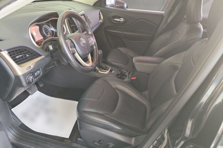 Used Jeep Cherokee 2016 2.0L Superior Edition Left Front Seat