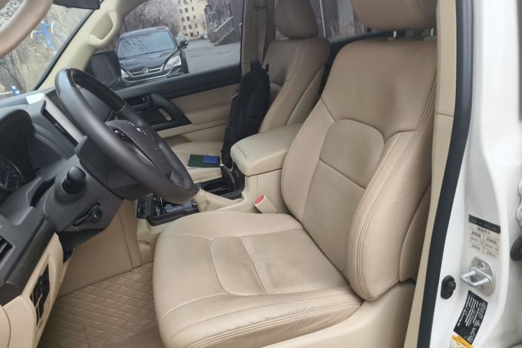 Used Toyota Land Cruiser 2015 4.0L V6 Middle East Low-Trim Version Left Front Seat
