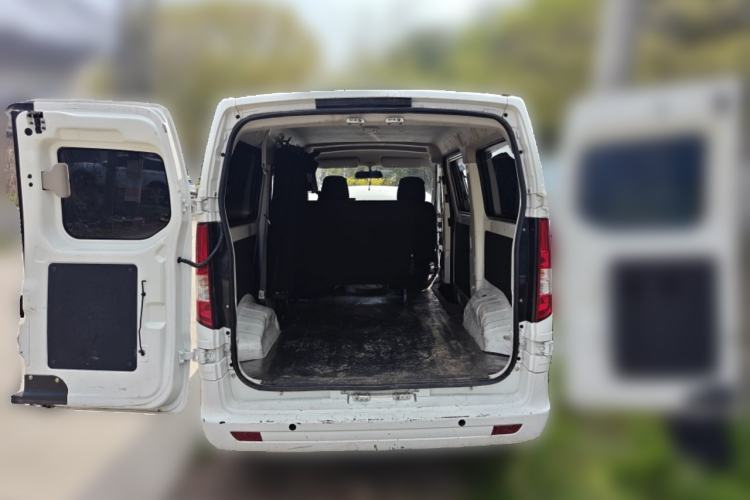 Used CHANGAN KAICHENG Ruixing EM60 2025 Model, Passenger Version—Comfortable Type, 6 Seats, 240 km, Side Doors, 60 kW Trunk