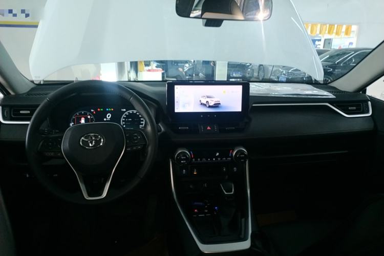 Used Toyota RAV4 2024 2.0L CVT Two-Wheel Drive Fashion Plus Edition Center Console