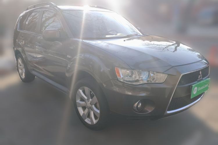 Used Mitsubishi Outlander 2010 Kinhui 2.4 Fashion Edition Front Right 45 Deg