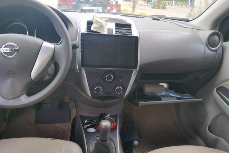 Used Nissan Sunny 2014 1.5XL Manual Deluxe Edition Center Console