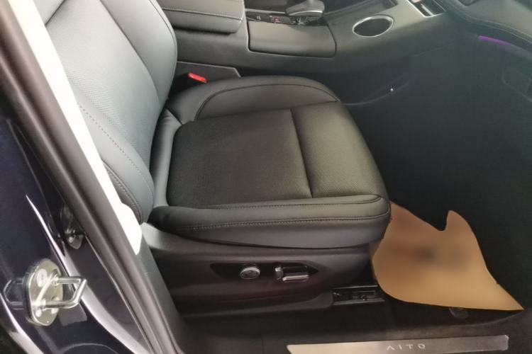 Used Hima AITO M5 2022 Extended-Range Four-Wheel Drive Performance Version Right Front Seat