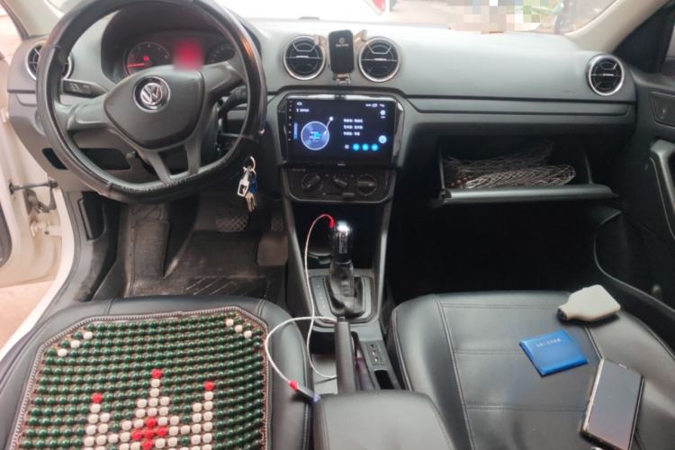 Used Volkswagen Jetta 2017 1.5L Automatic Fashion Model Center Console