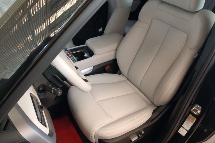 Used Formula Leopard Titanium 3 2025 501 km Range Rear-Wheel Drive Intelligent Driving Pro Version
