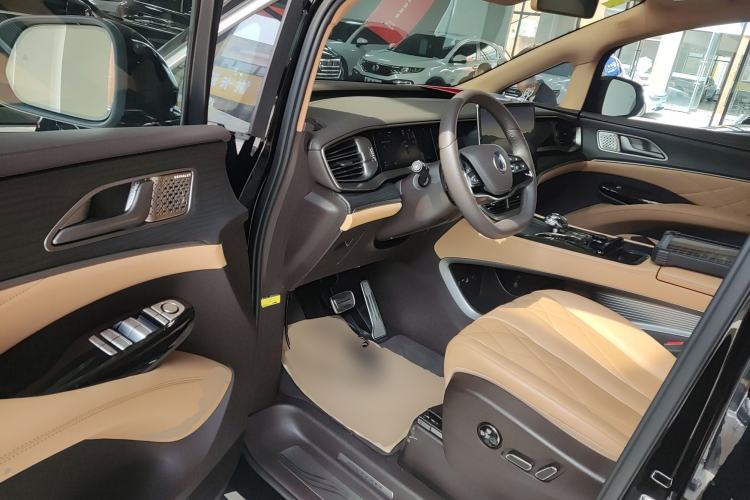 Used Denza D9 2025 DM-i Intelligent Drive 1020 Four-Wheel Drive Flagship Model
