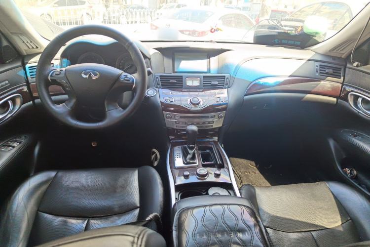 Used Infiniti Q70 2013 Q70L 2.5L Comfort Edition Center Console