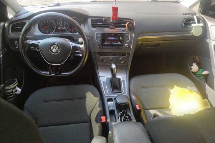 Used Volkswagen Golf 2016 1.6L Automatic Comfort Model Center Console