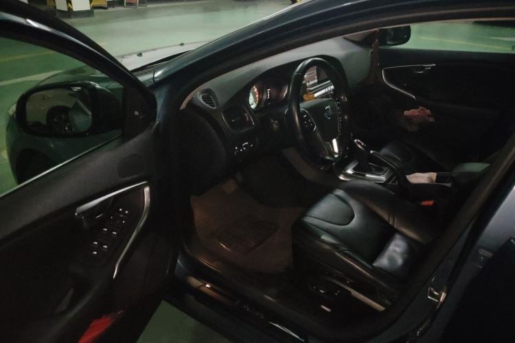 Used Volvo V40 2014 2.0T Zhiya Edition
